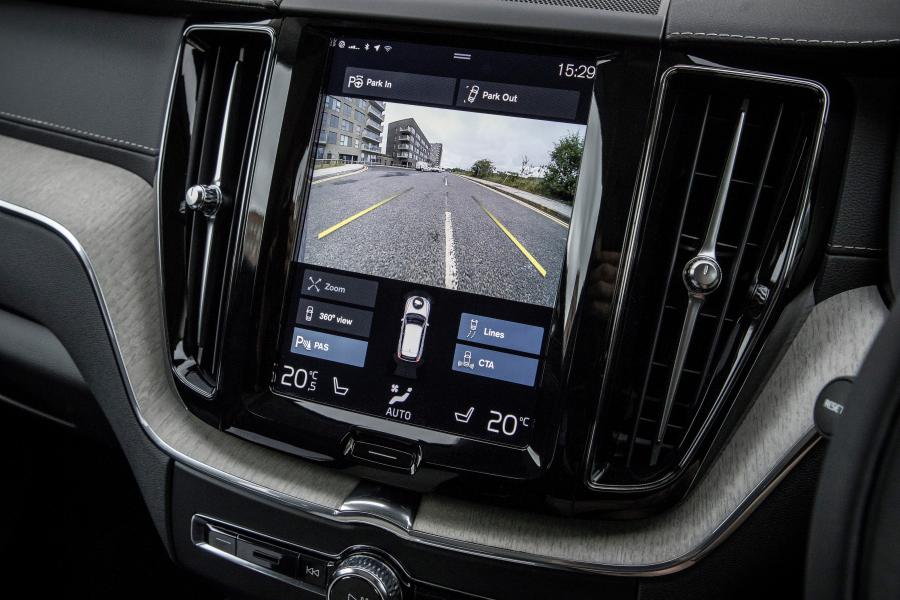 Детали интерьера Volvo XC60 D4 Inscription 2017 года  (UK) (фото 138 из 172)